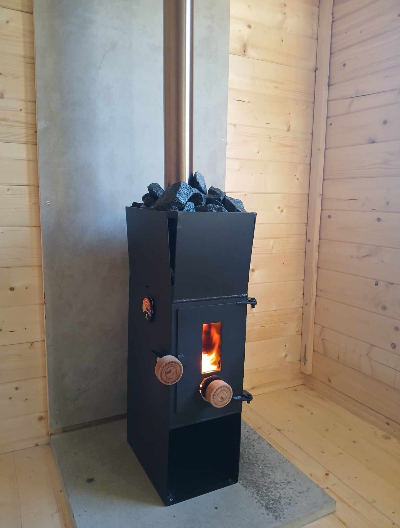 Large sauna fireplace